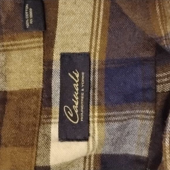 Roundtree & Yorke Casuals long sleeve Flannel shirt. - Picture 4 of 5